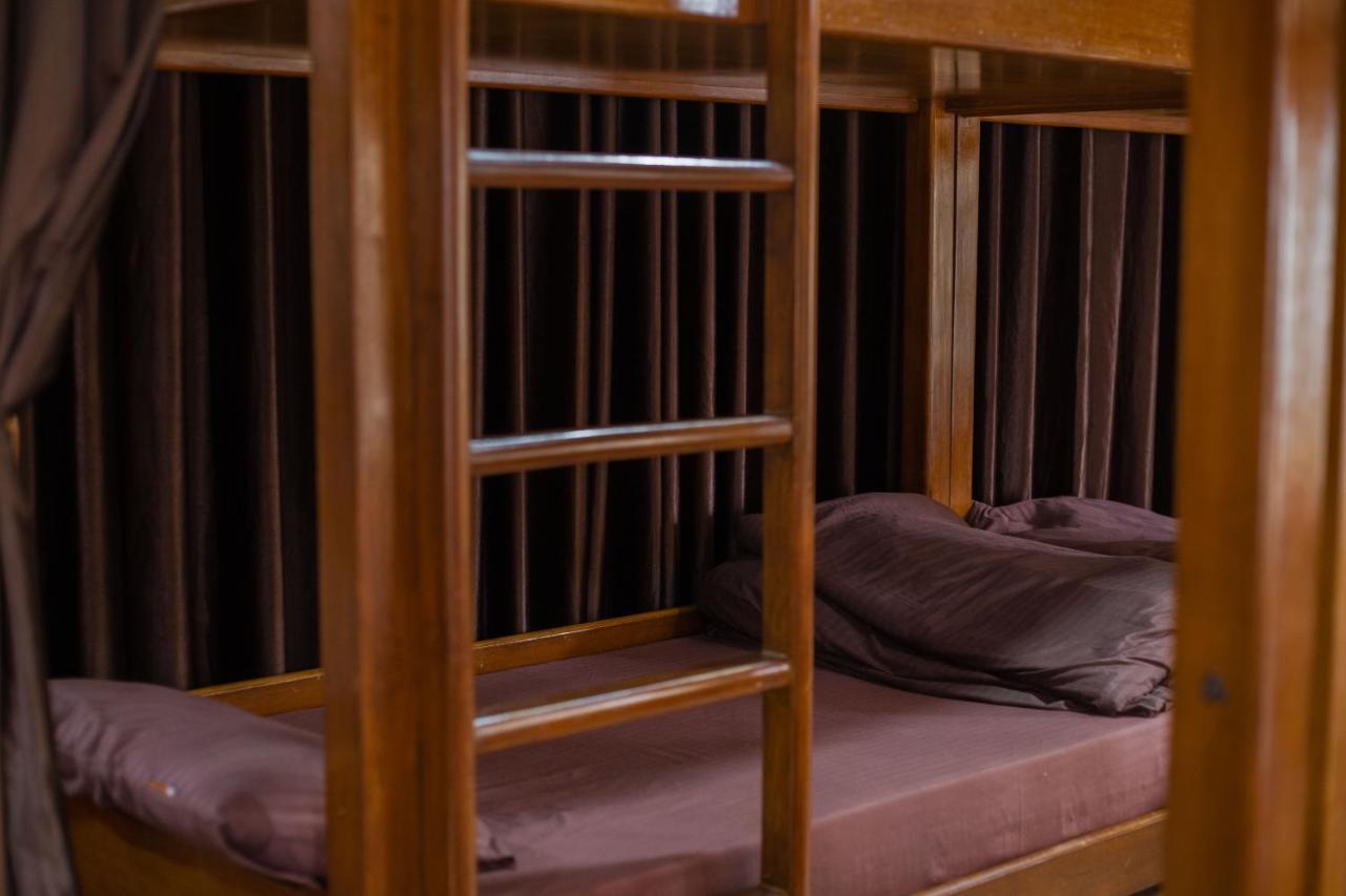 Pearl Courtyard Dormitory Varanasi Exterior photo