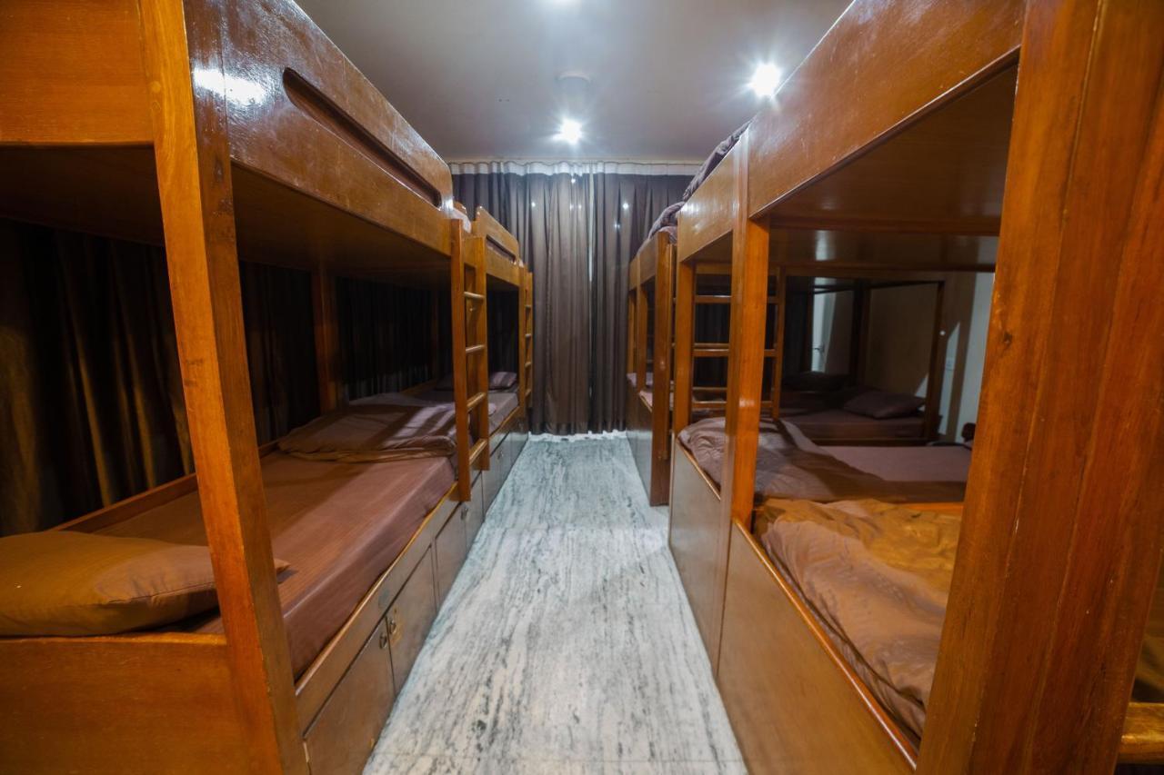 Pearl Courtyard Dormitory Varanasi Exterior photo