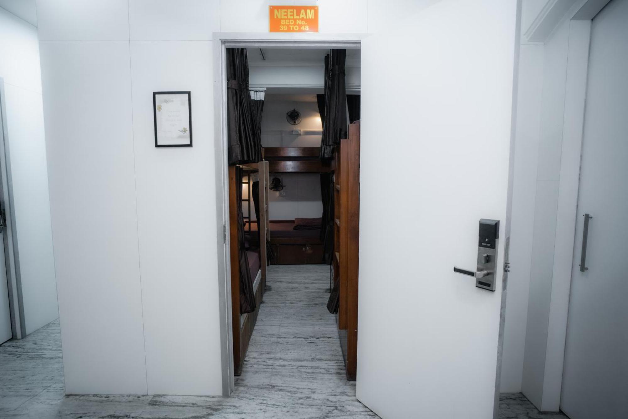 Pearl Courtyard Dormitory Varanasi Exterior photo