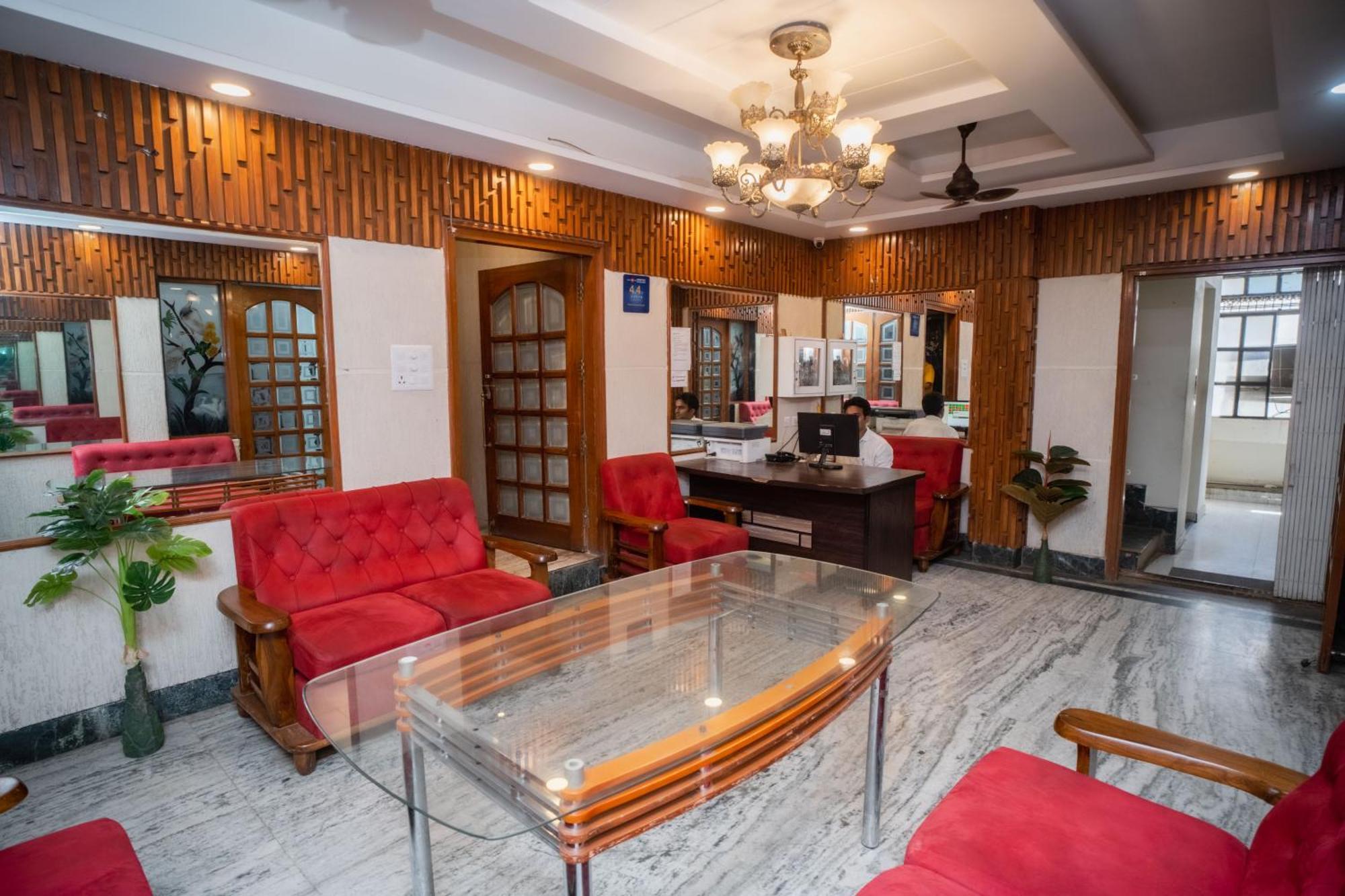 Pearl Courtyard Dormitory Varanasi Exterior photo