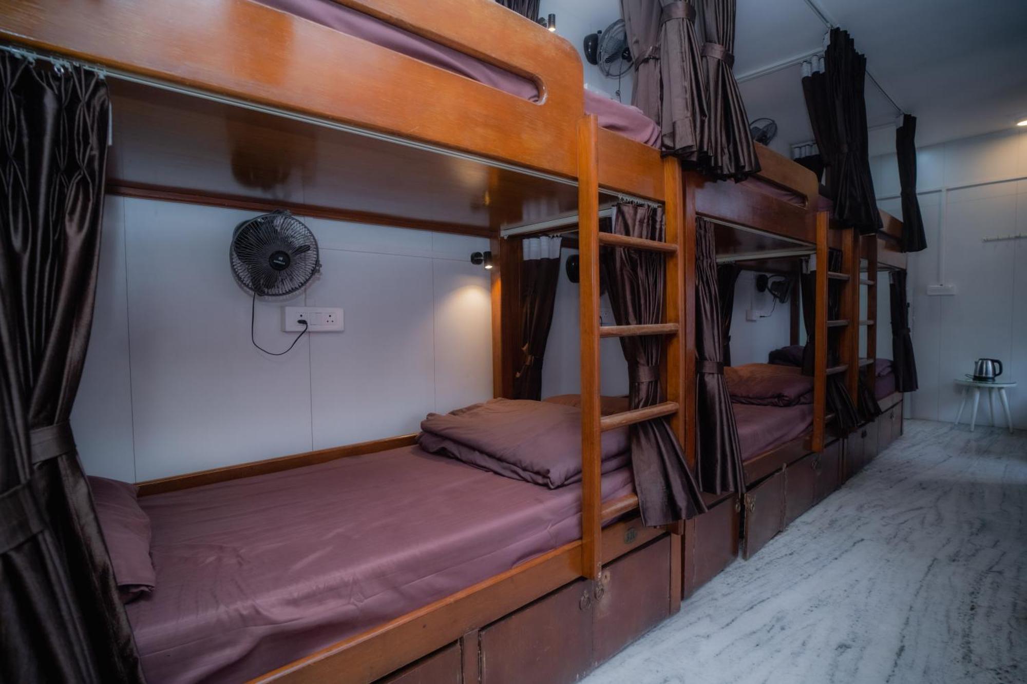 Pearl Courtyard Dormitory Varanasi Exterior photo