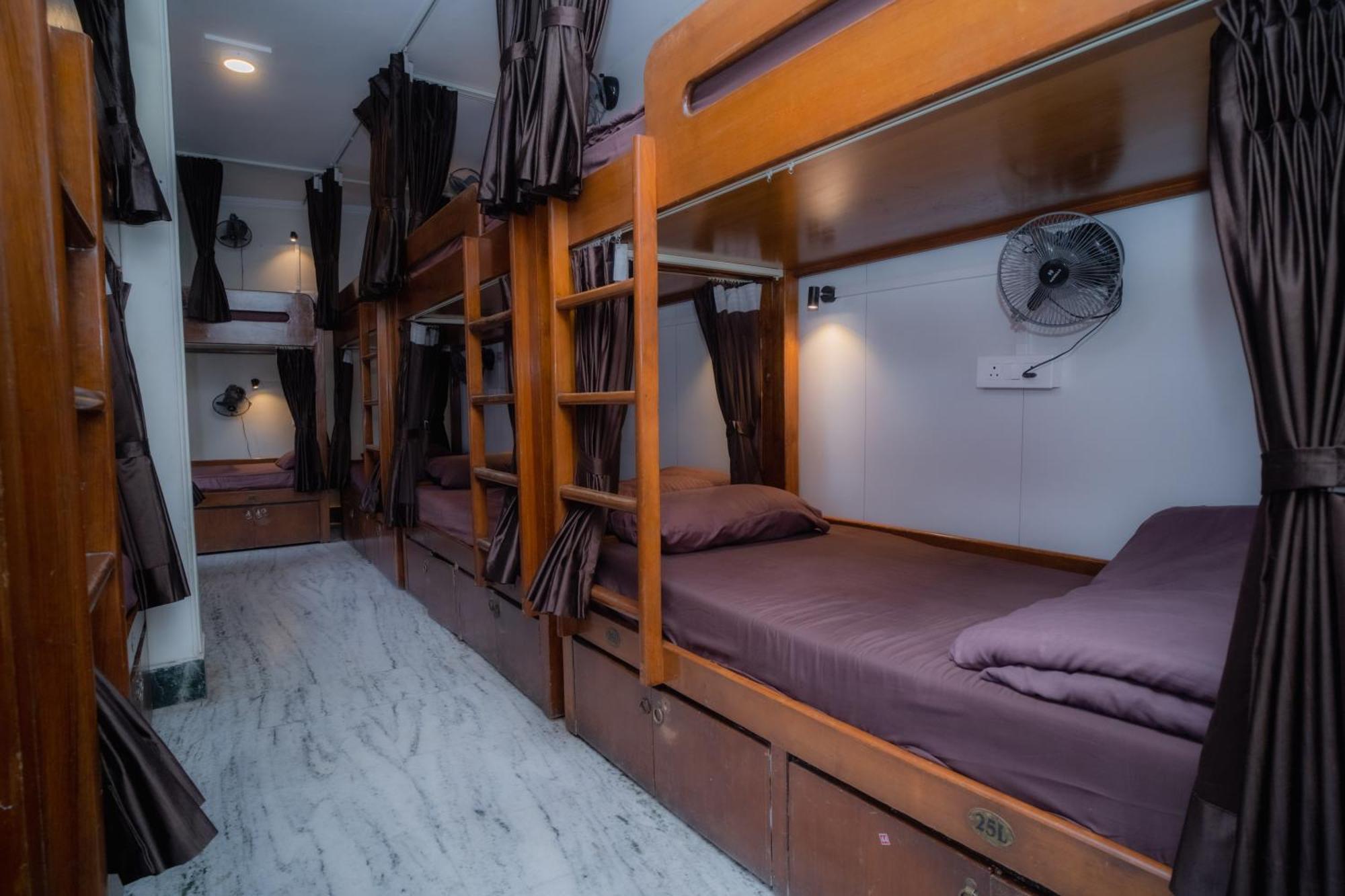Pearl Courtyard Dormitory Varanasi Exterior photo