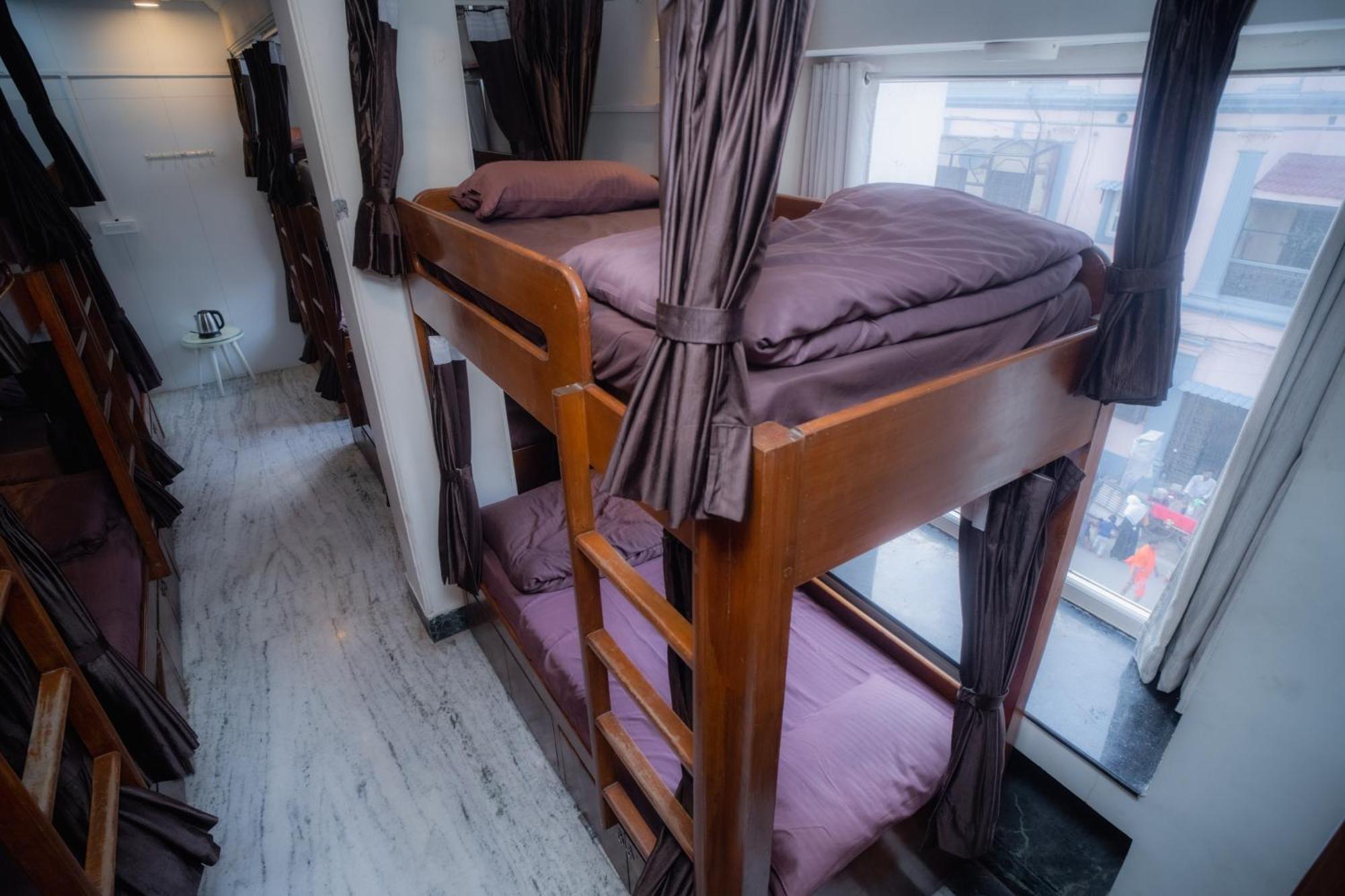Pearl Courtyard Dormitory Varanasi Exterior photo