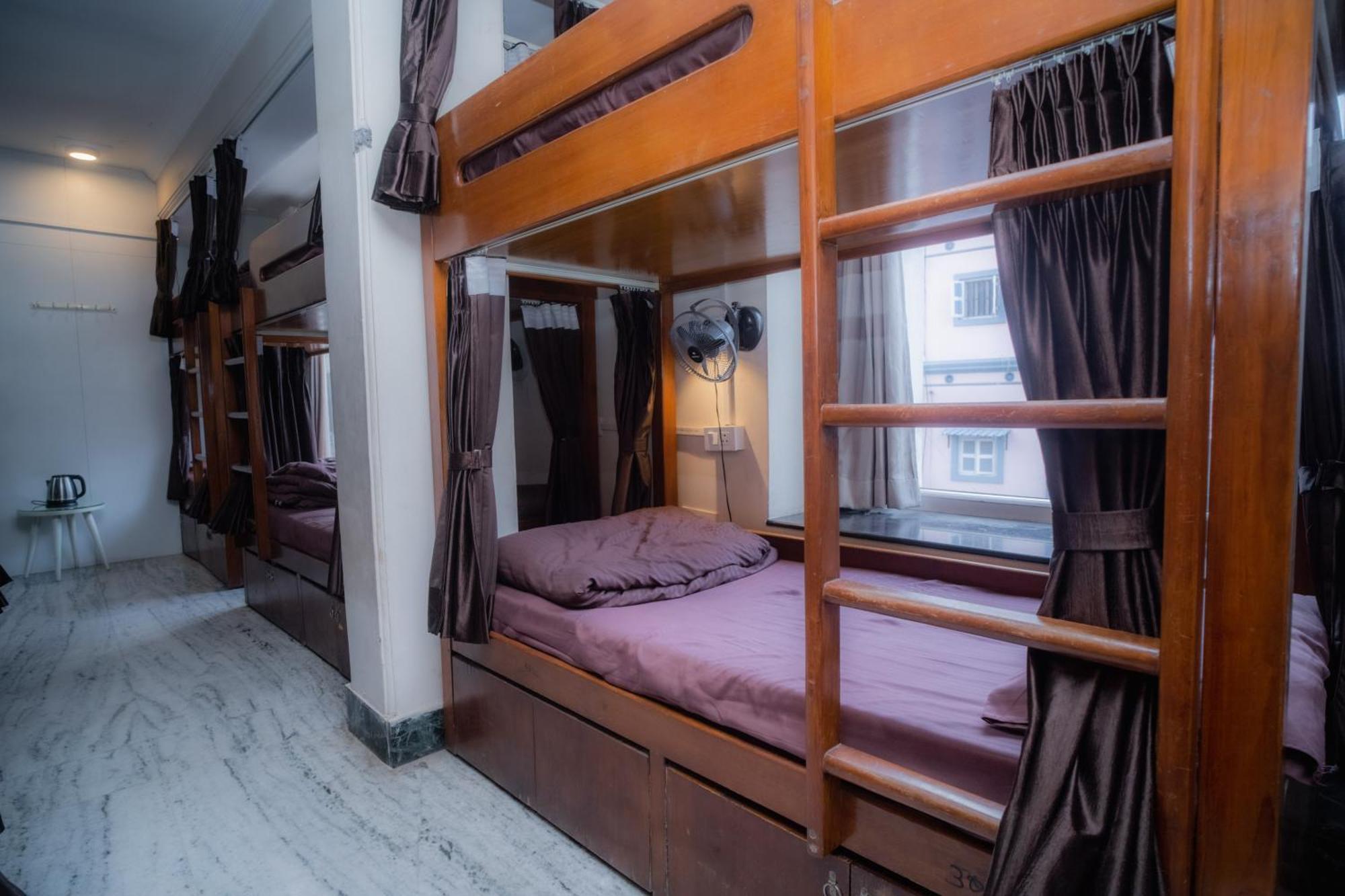 Pearl Courtyard Dormitory Varanasi Exterior photo