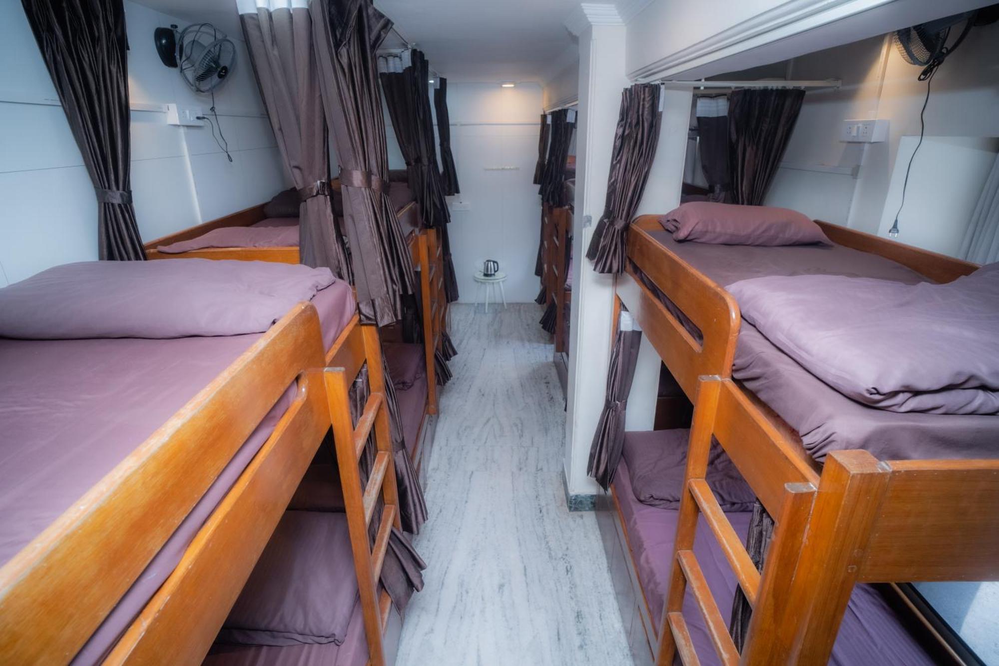 Pearl Courtyard Dormitory Varanasi Exterior photo