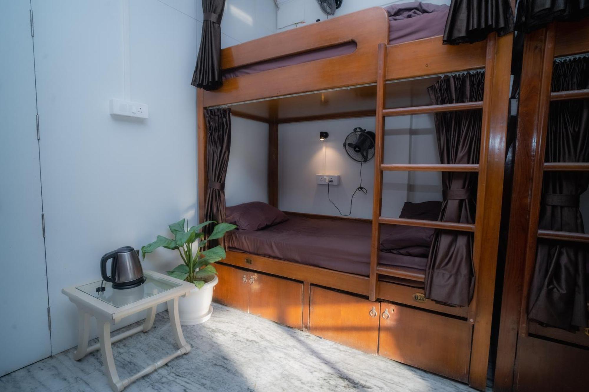 Pearl Courtyard Dormitory Varanasi Exterior photo