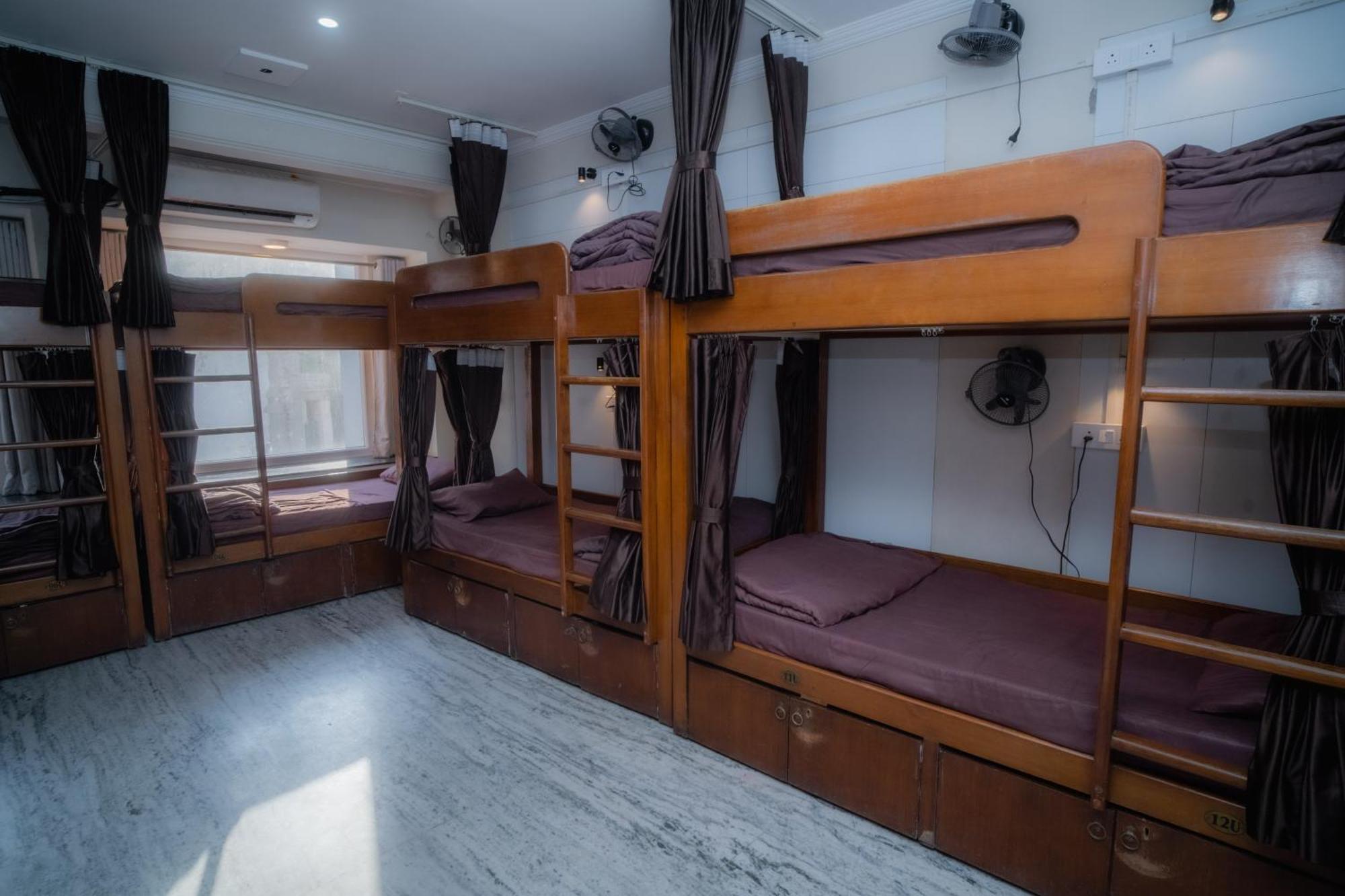 Pearl Courtyard Dormitory Varanasi Exterior photo