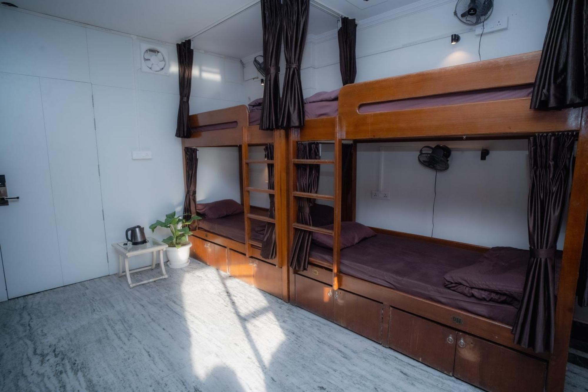 Pearl Courtyard Dormitory Varanasi Exterior photo