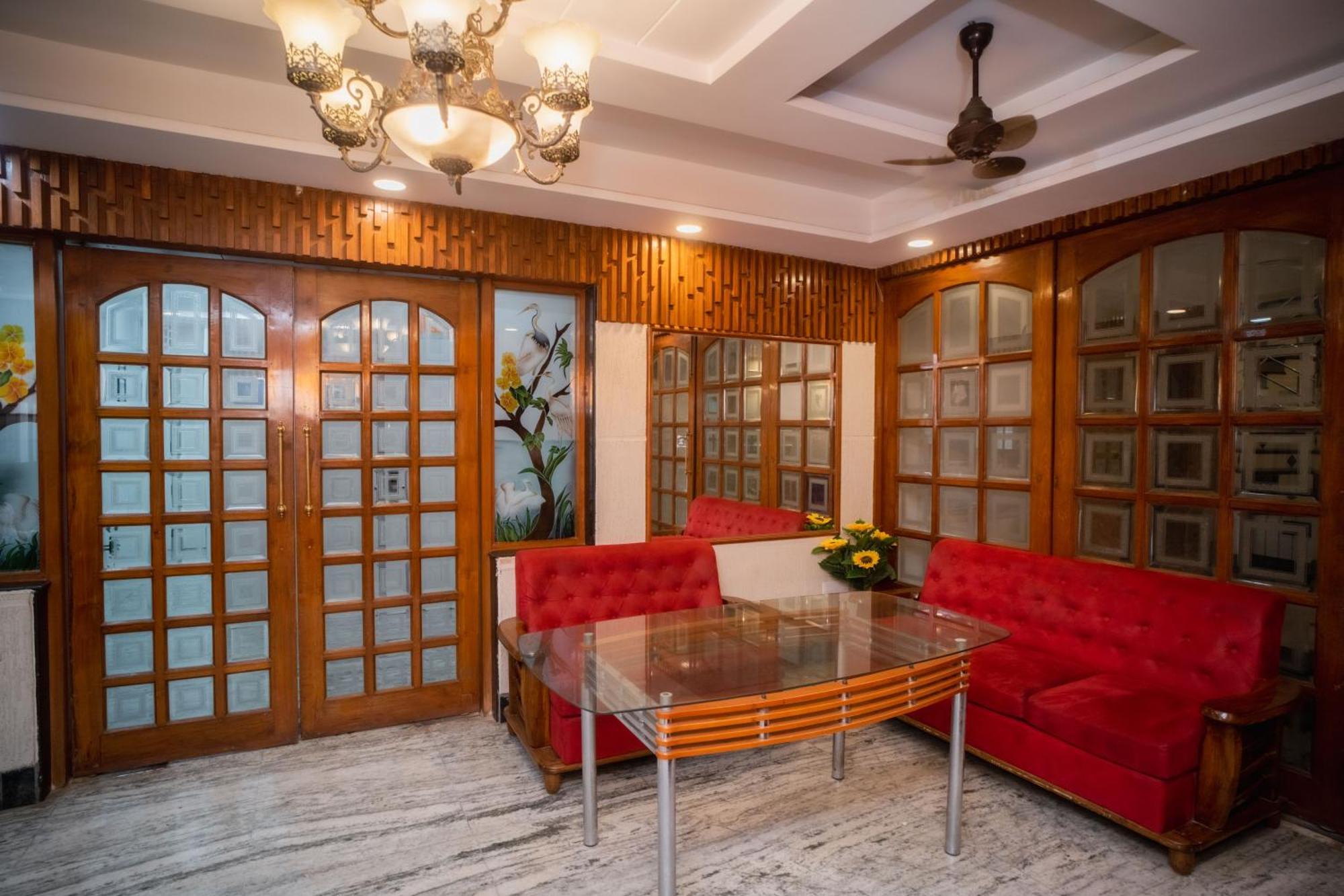 Pearl Courtyard Dormitory Varanasi Exterior photo