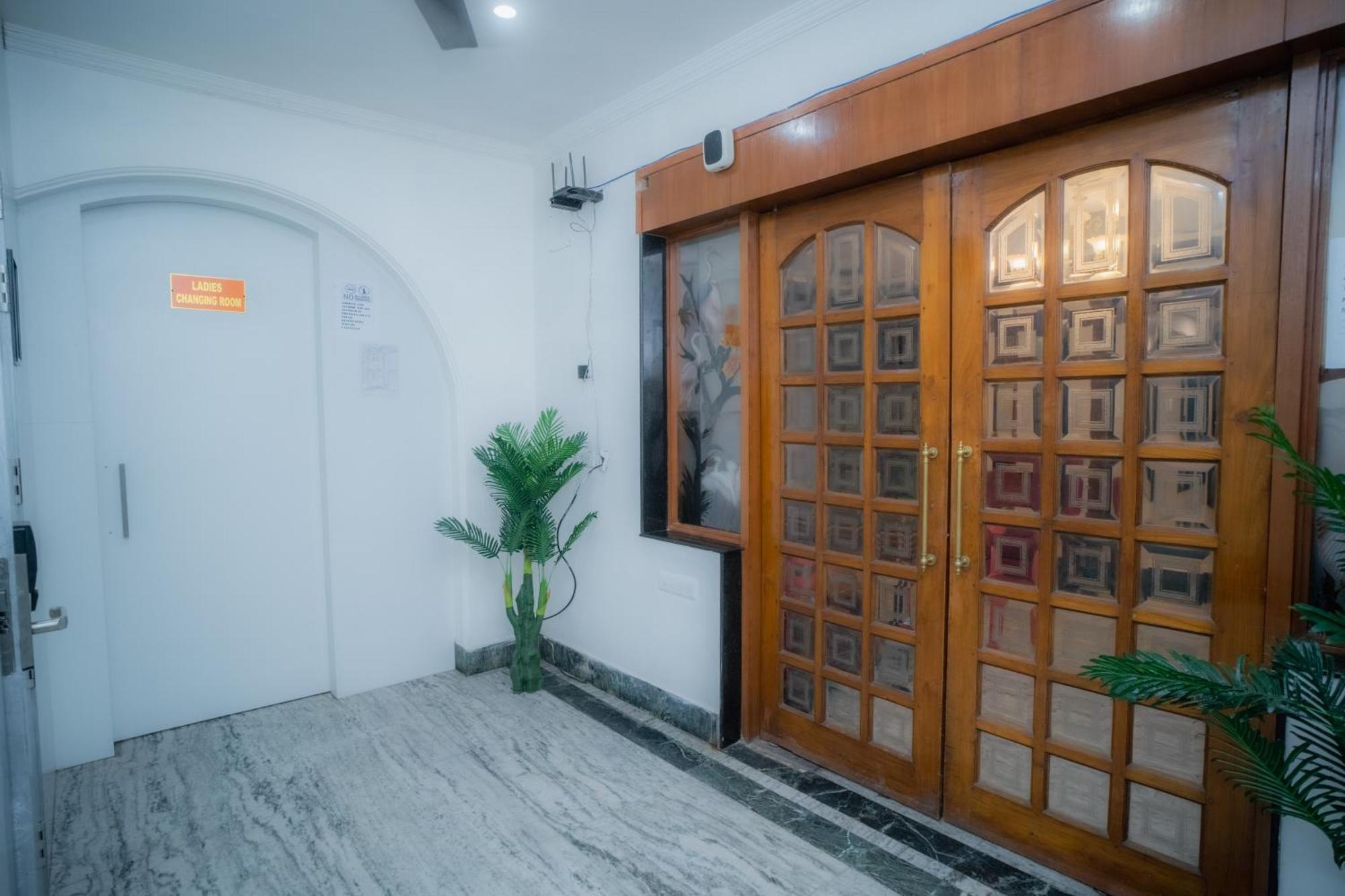 Pearl Courtyard Dormitory Varanasi Exterior photo