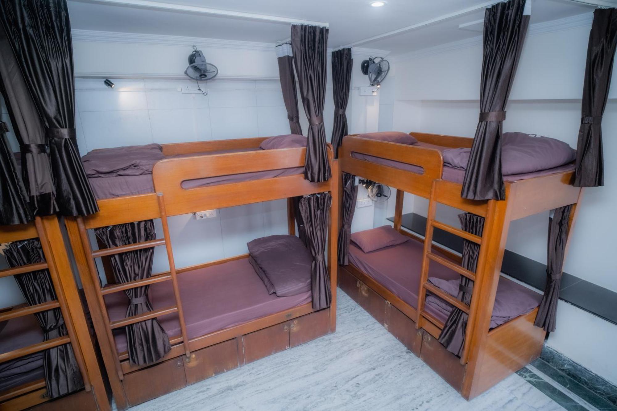 Pearl Courtyard Dormitory Varanasi Exterior photo