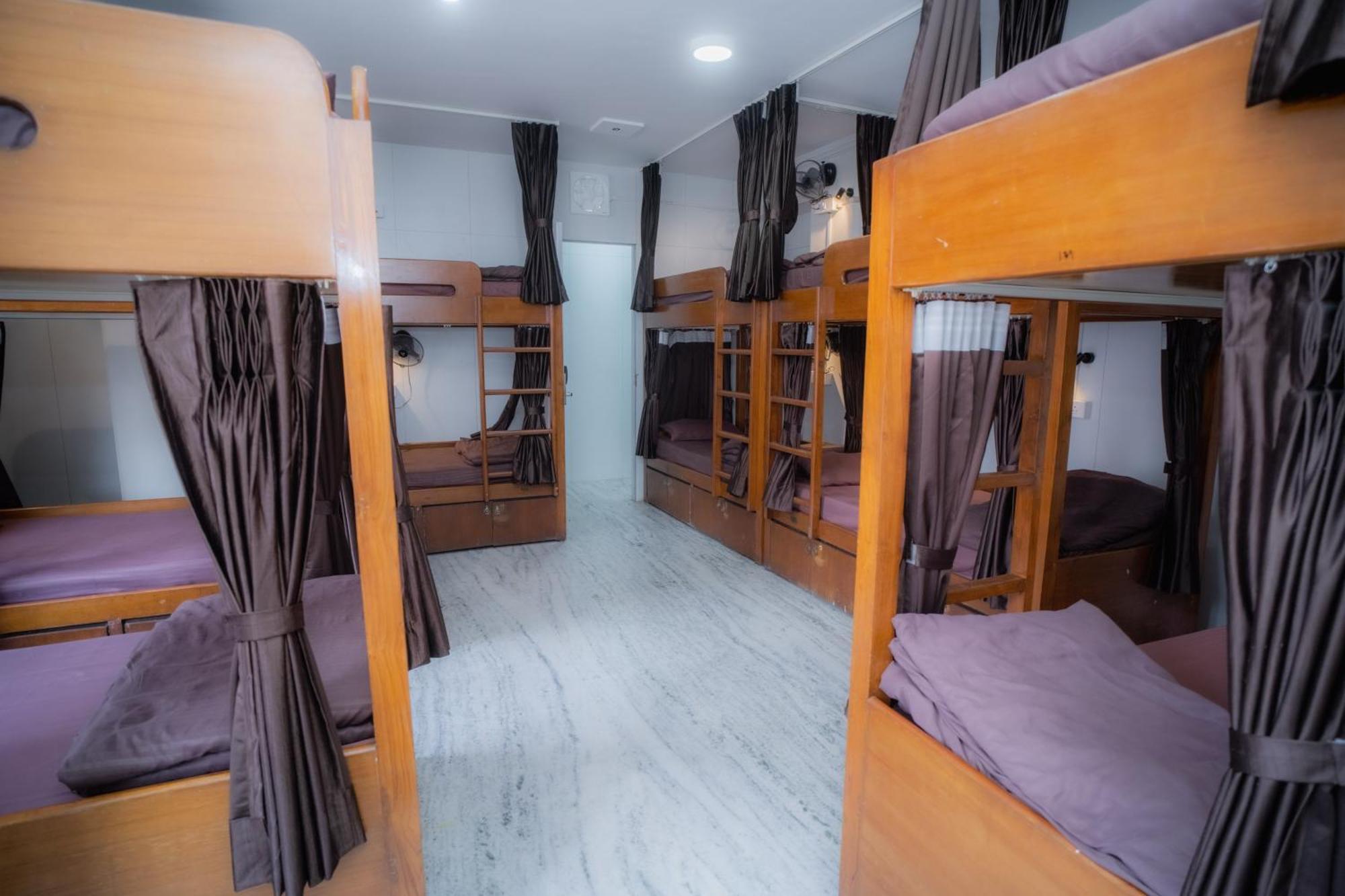 Pearl Courtyard Dormitory Varanasi Exterior photo