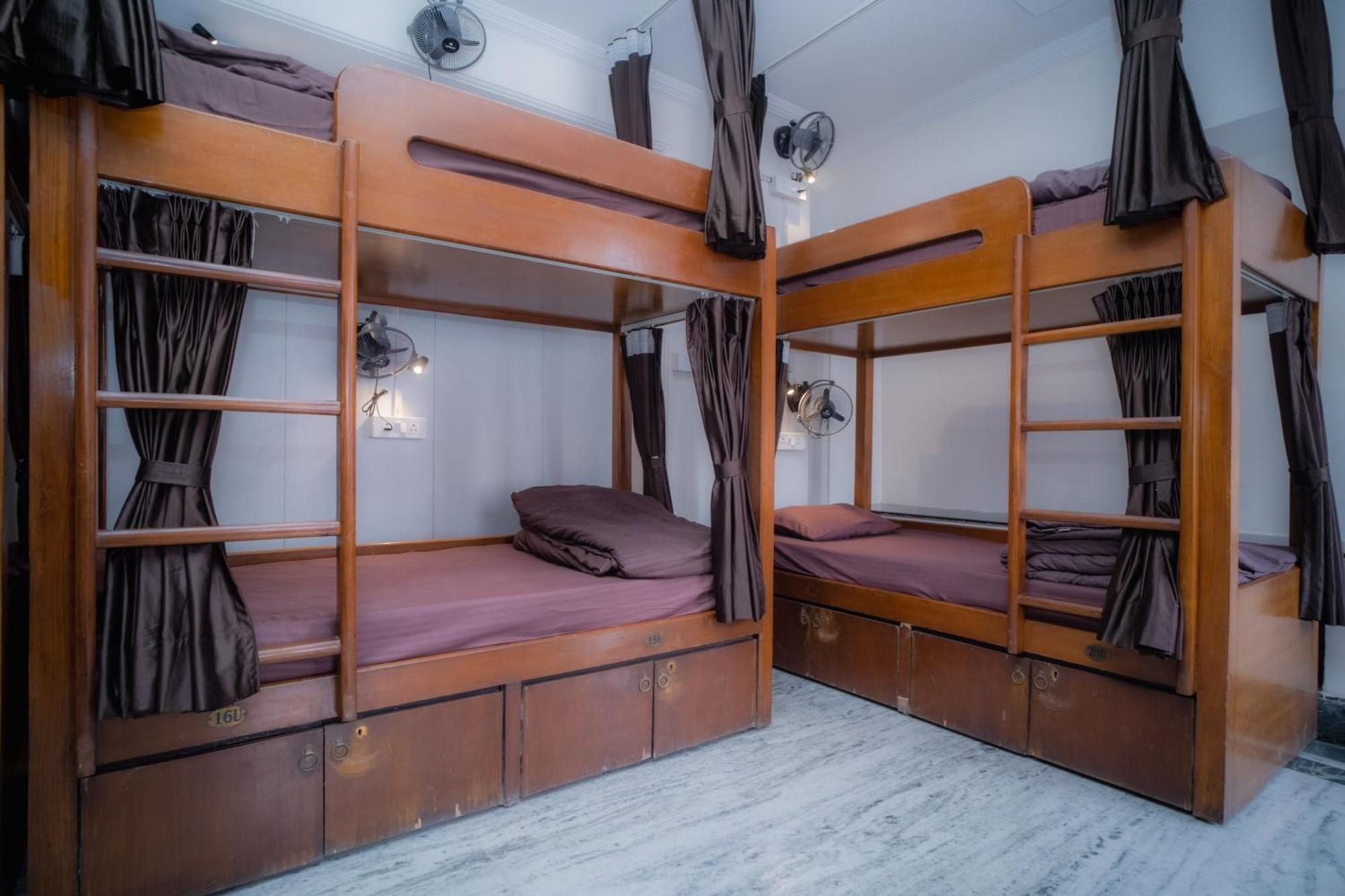 Pearl Courtyard Dormitory Varanasi Exterior photo