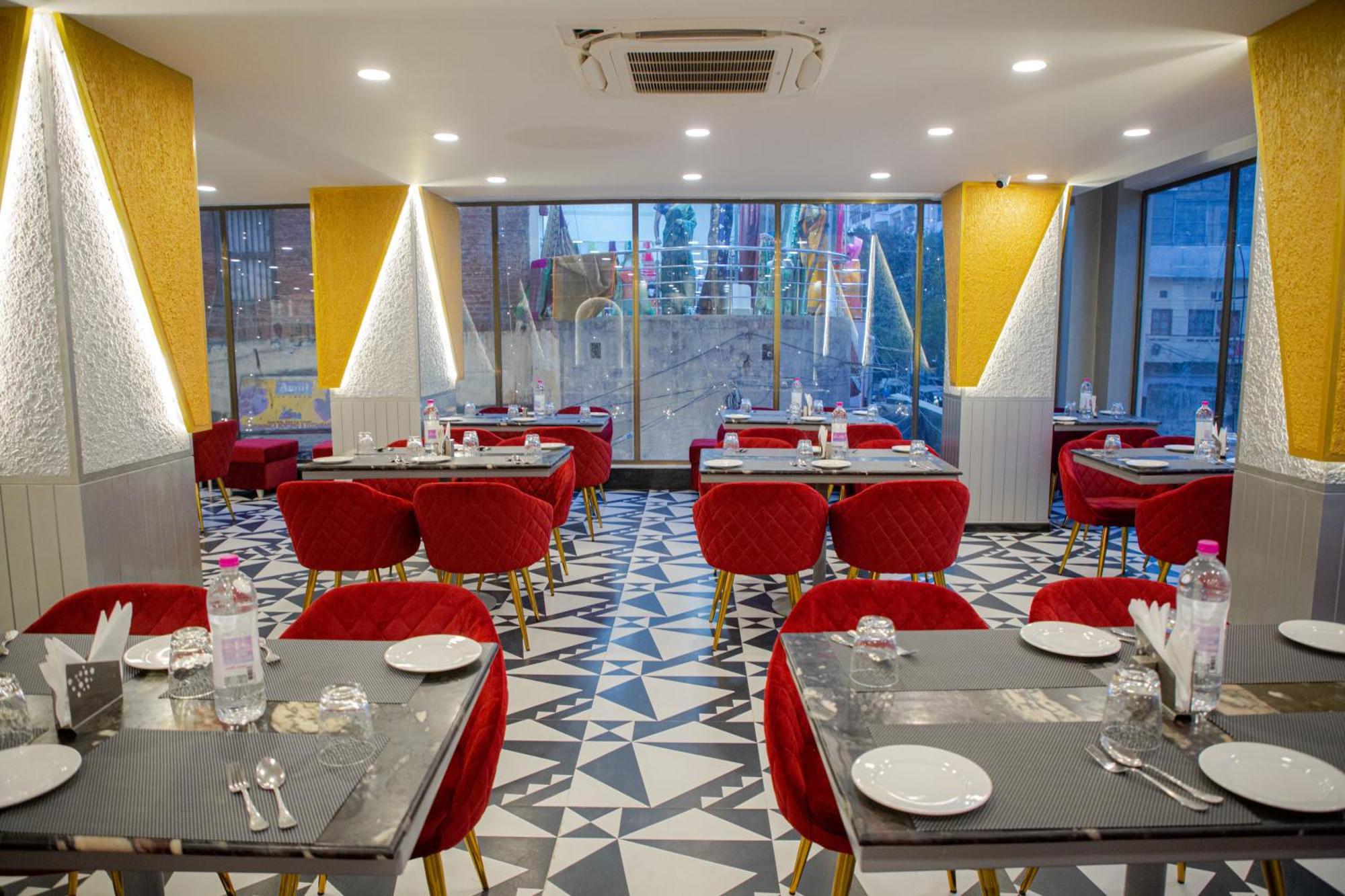 Pearl Courtyard Dormitory Varanasi Exterior photo